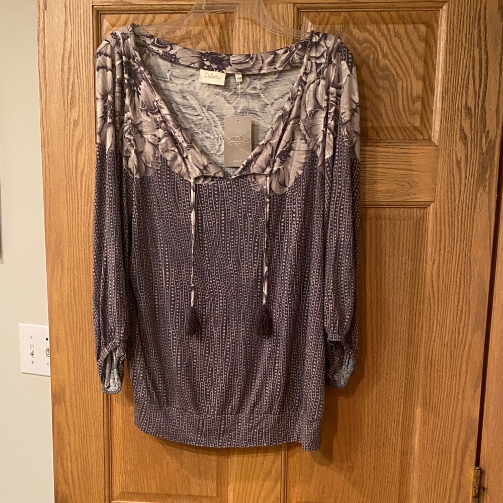 Anthropologie Deletta Women's Patterned Gray and Taupe Soft Top with banded hem